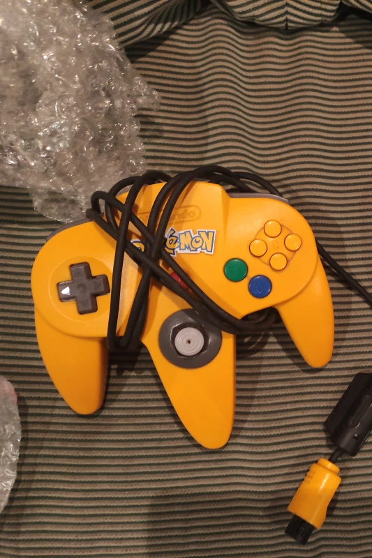 Consola Nintendo 64  Pikachu (UK) - RetroGamingMarket